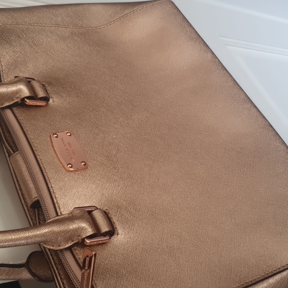Michael Kors rose gold handbag - Picture 2 of 4